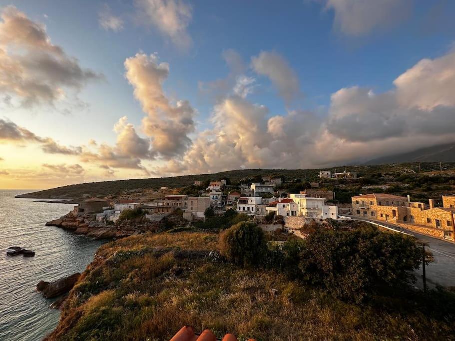 Cliffside Cozy Villa W/ Seaviews Mézapos 外观 照片