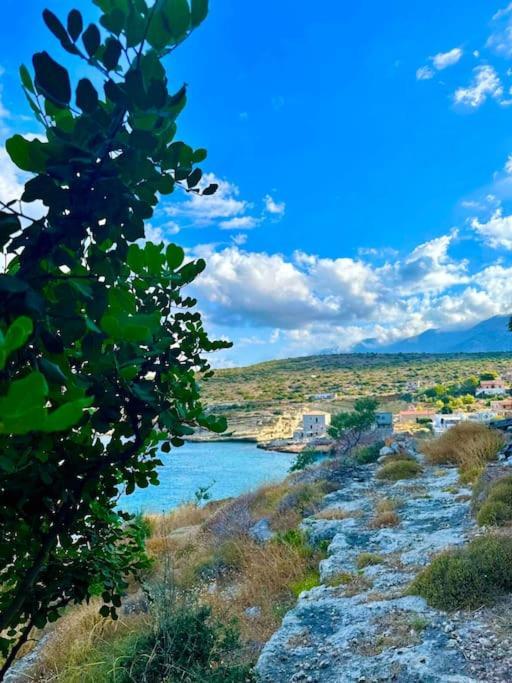 Cliffside Cozy Villa W/ Seaviews Mézapos 外观 照片